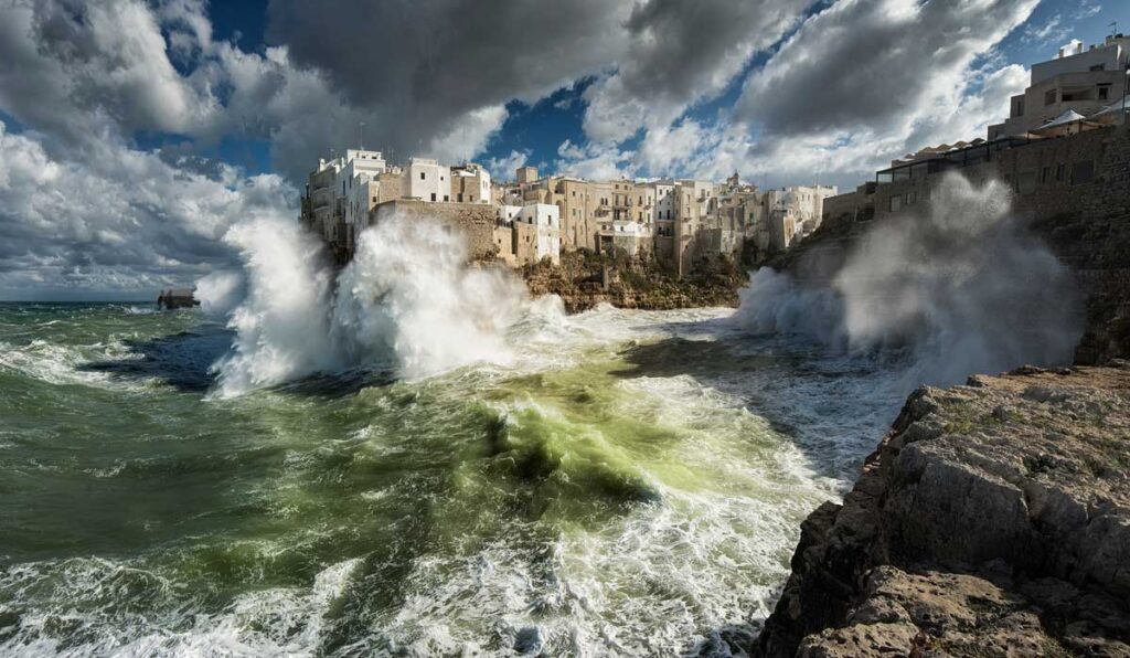Lesina e la Puglia tra le immagini più belle di “Wiki Loves Monuments” 1 1 Mareggiata Polignano 1