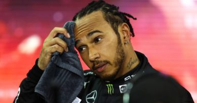 Lewis Hamilton si ritirerà dalla F1, insiste BernieEcclestone dopo aver parlato con il papà della star