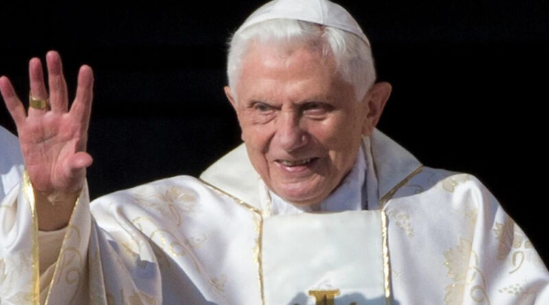 Cosa succede se Papa Benedetto XVI muore? Il protocollo da seguire e come influisce su Papa Francesco
