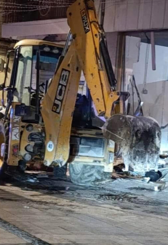 San Severo(FG):Assalto spettacolare alla banca Unicredit utilizzato un escavatore per sfondare l’edificio 1 6832F5D2 24B6 4F16 A56B 9CA3DDE7400A