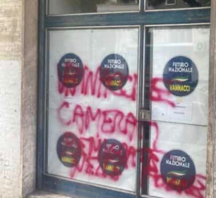 Foggia:Imbrattata la sede di Futuro Nazionale «Nel 2026 ancora atti di intolleranza contro chi esprime le proprie idee» 1 AE9EB118 D045 4142 BC96 123887ACC20A