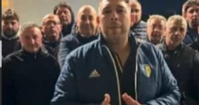 “Politici, non venite alle nostre manifestazioni <siamo stanchi delle vostre promesse>. Gli agricoltori alzano la voce e non si lasciano più strumentalizzare “Politici, non venite alle nostre manifestazioni <siamo stanchi delle vostre promesse>. Gli agricoltori alzano la voce e non si lasciano più strumentalizzare
