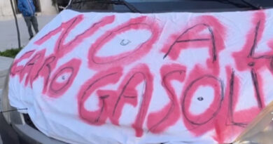 Foggia:Capitanata in ginocchio, sciopero di autotrasportatori e agricoltori distributori a secco e servizi a rischio Foggia:Capitanata in ginocchio, sciopero di autotrasportatori e agricoltori distributori a secco e servizi a rischio