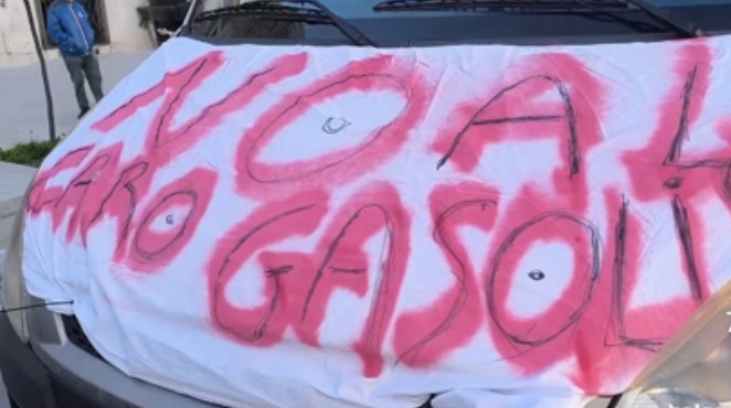 Foggia:Capitanata in ginocchio, sciopero di autotrasportatori e agricoltori distributori a secco e servizi a rischio Foggia:Capitanata in ginocchio, sciopero di autotrasportatori e agricoltori distributori a secco e servizi a rischio