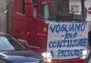 Caro carburanti, la protesta dei Tir non si ferma il Sud Italia in rivolta, mobilitazioni a oltranza in attesa di risposte Caro carburanti, la protesta dei Tir non si ferma il Sud Italia in rivolta, mobilitazioni a oltranza in attesa di risposte