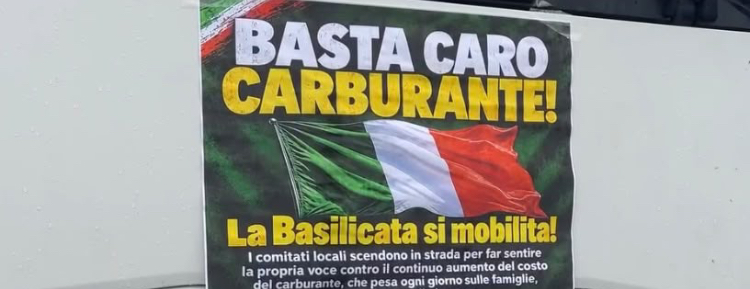 Basilicata:Caro carburante, gli autotrasportatori lucani alzano la voce «tutto bloccato». La protesta di chi lotta per sopravvivere 2 image 15