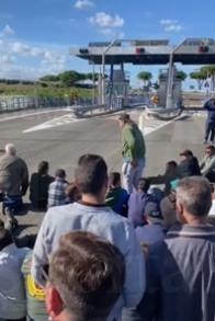Foggia:Capitanata in ginocchio, la protesta rischia di bloccare il territorio scaffali vuoti e trasporti fermi 3 image 35