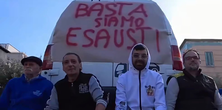Caro carburanti, la protesta dei Tir non si ferma il Sud Italia in rivolta, mobilitazioni a oltranza in attesa di risposte 2 image 41