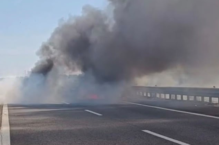 Assalto a un portavalori sulla A14, strada bloccata e auto incendiate: il colpo fallisce 3 image 6